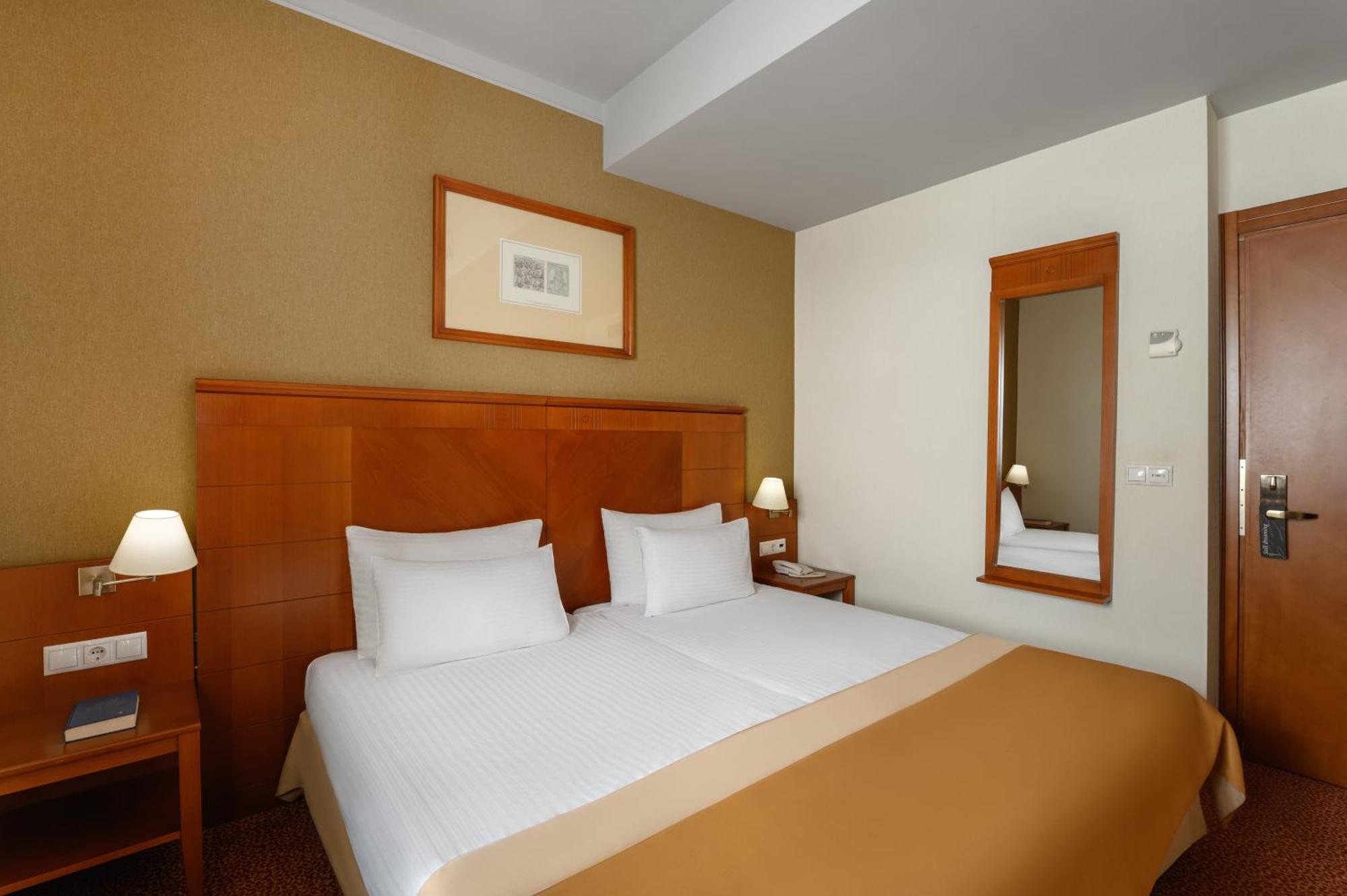 Mercure Szekesfehervar Magyar Kiraly Екстериор снимка