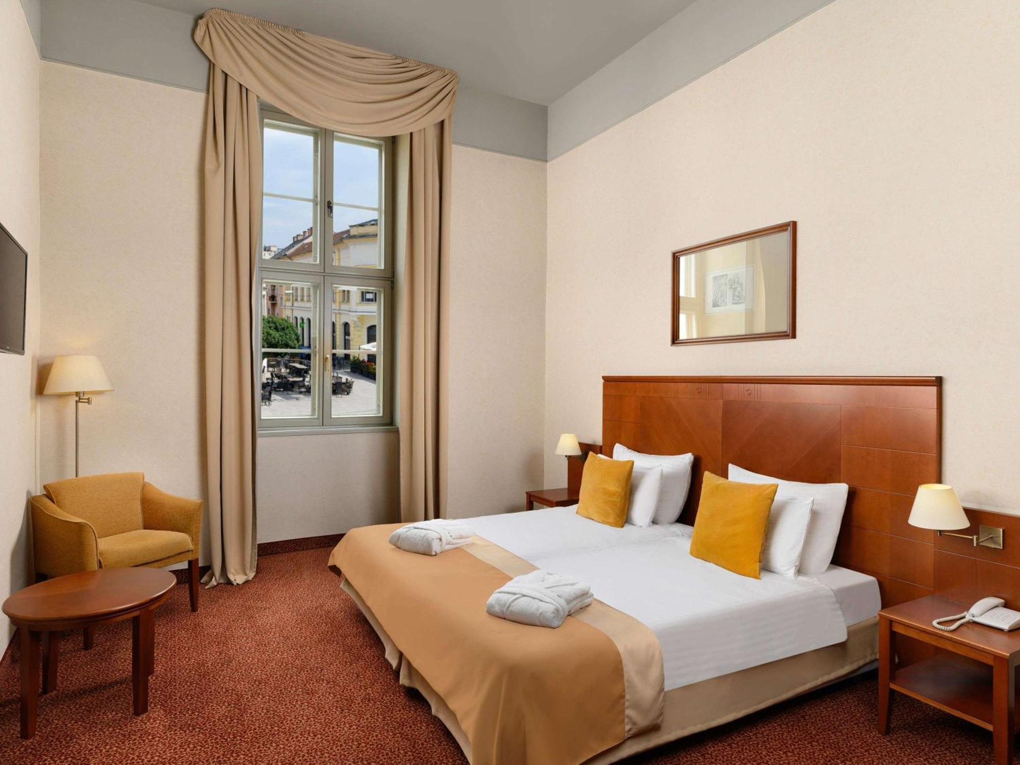 Mercure Szekesfehervar Magyar Kiraly Екстериор снимка