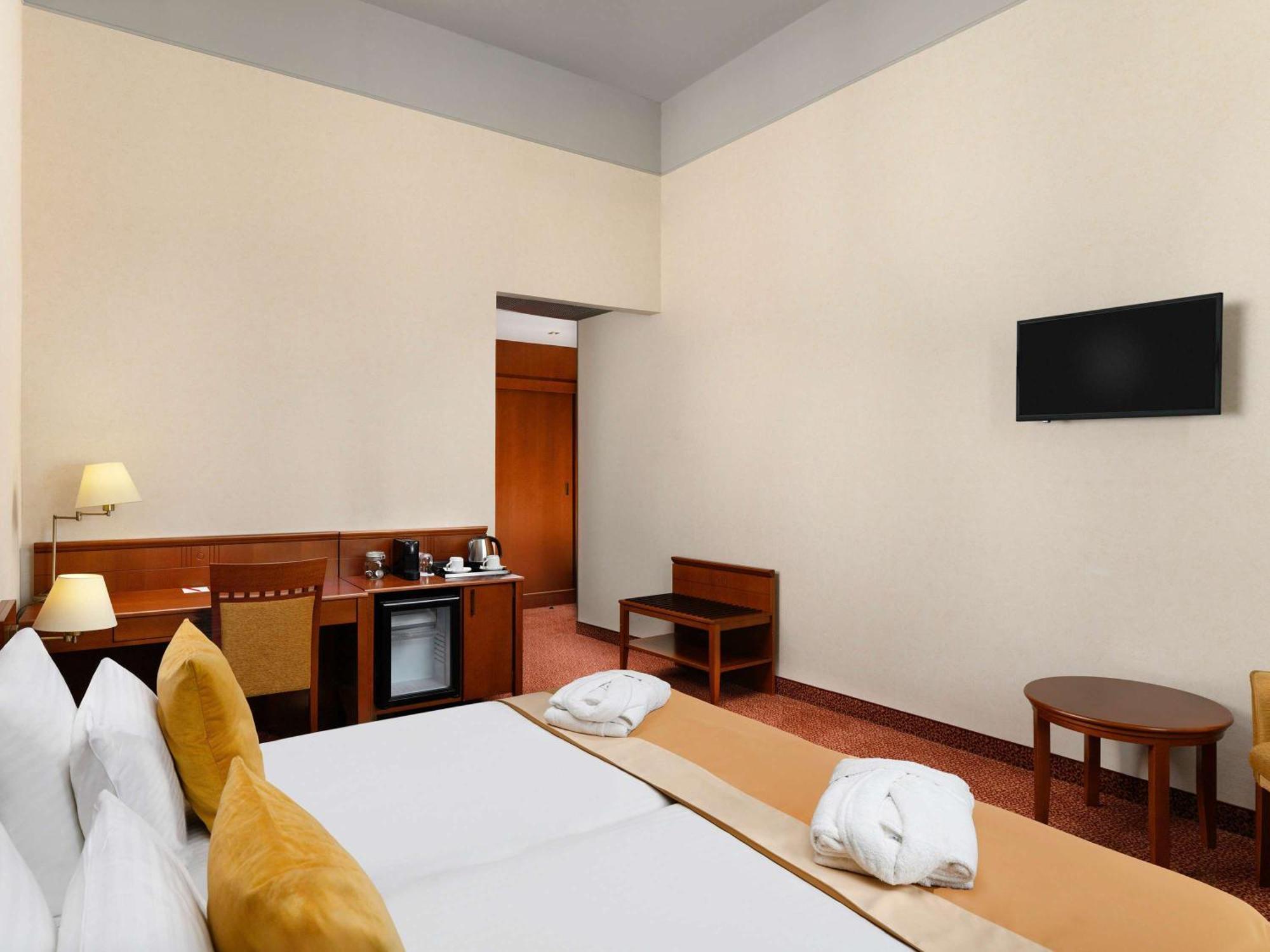 Mercure Szekesfehervar Magyar Kiraly Екстериор снимка