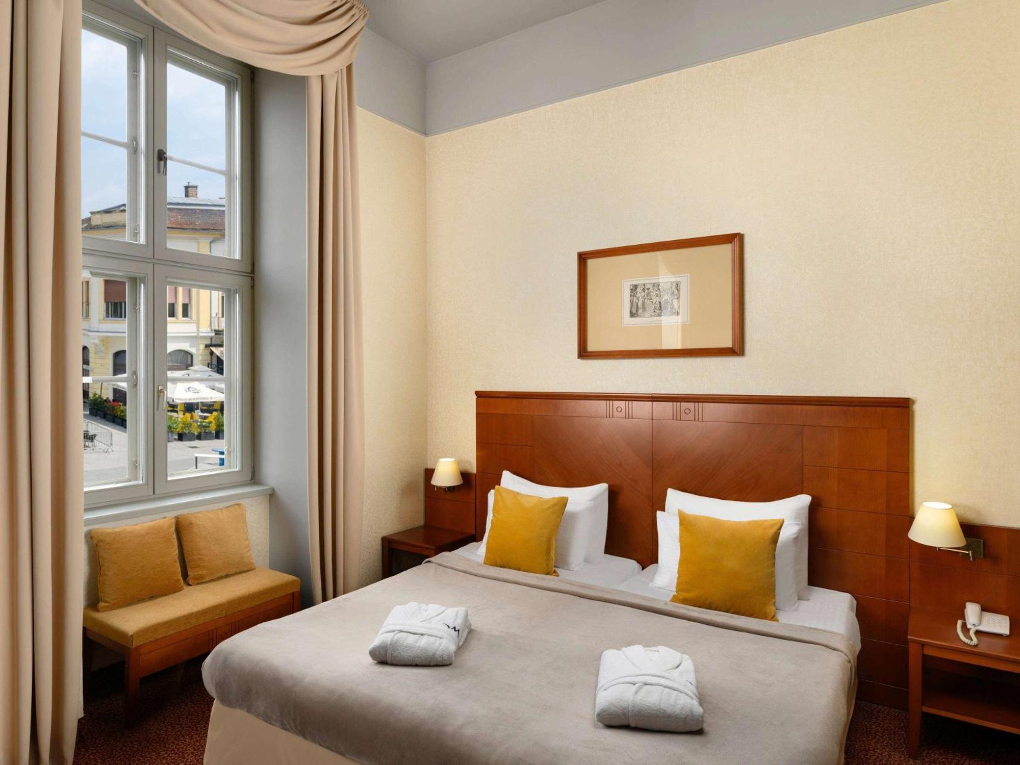 Mercure Szekesfehervar Magyar Kiraly Екстериор снимка