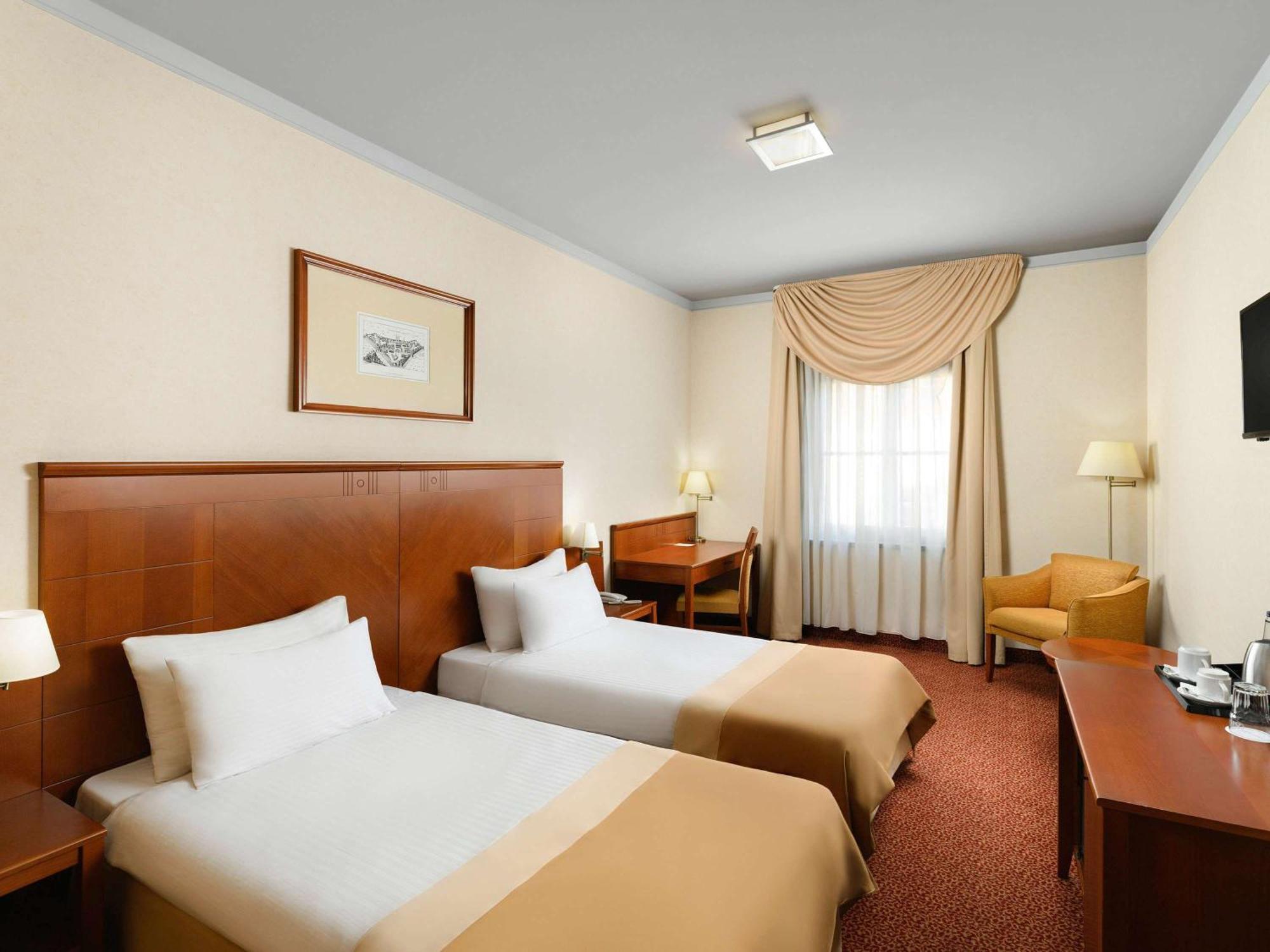 Mercure Szekesfehervar Magyar Kiraly Екстериор снимка