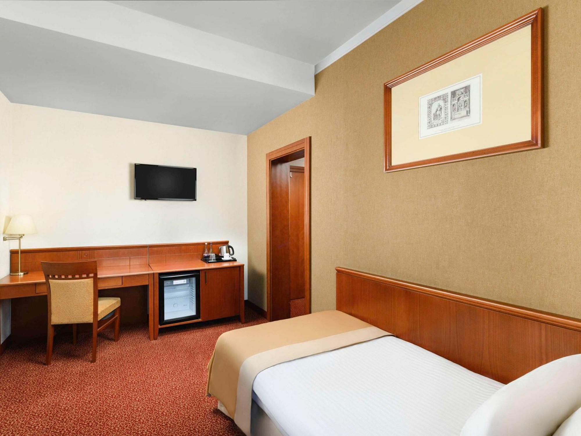 Mercure Szekesfehervar Magyar Kiraly Екстериор снимка